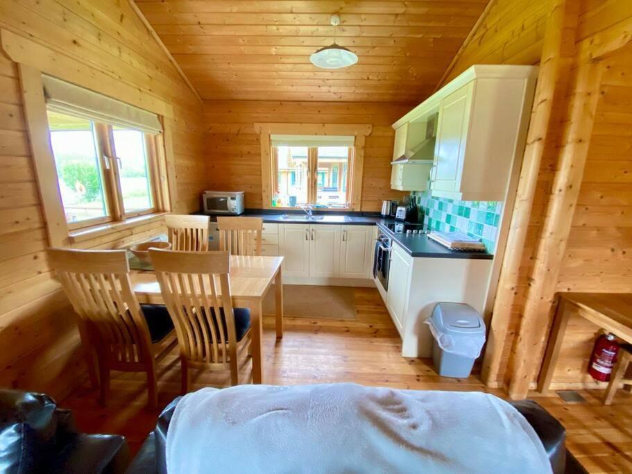 סאות' סרני Lilly Lodge, Lake Pochard מראה חיצוני תמונה